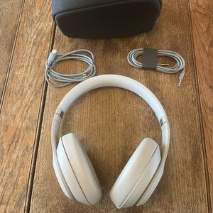 Over-Ear Wireless Beats Pro Headphones with Carry Case and Cables - Light Buff